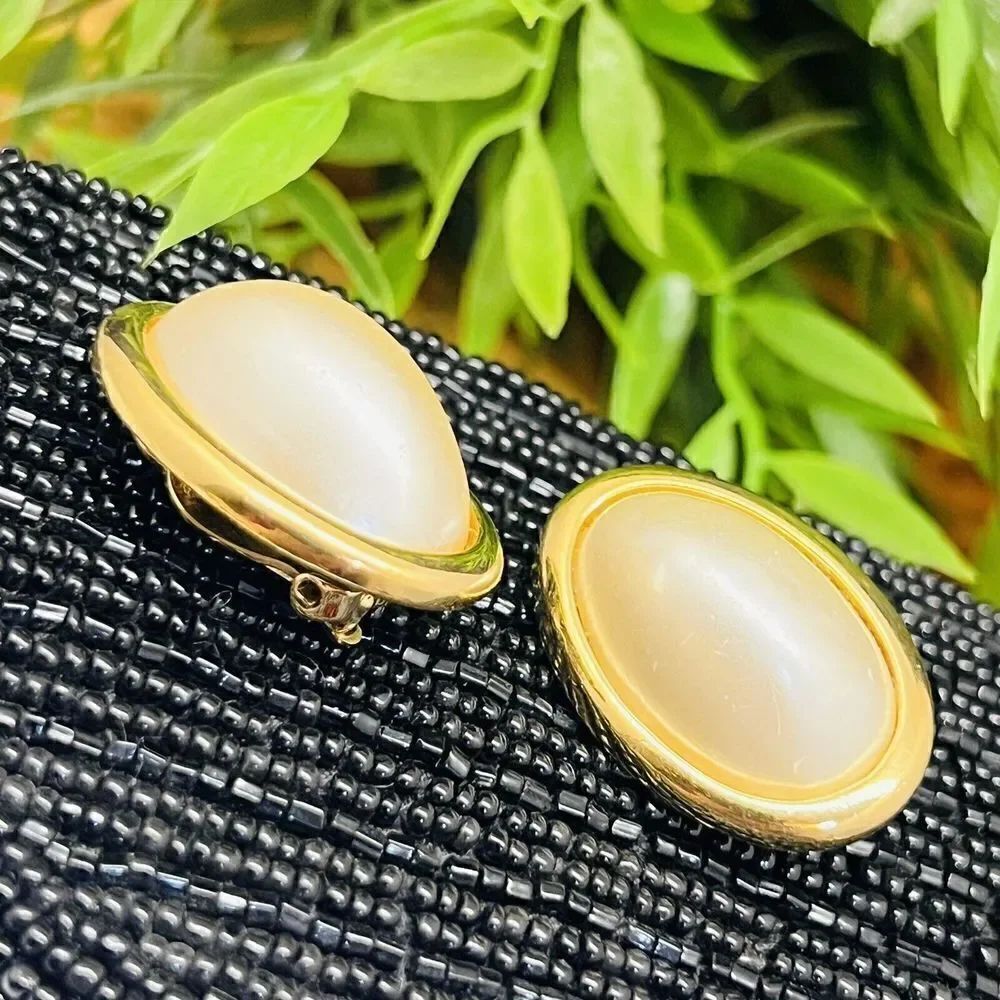 Vintage Faux Pearl Center Dome Clip on Gold Tone Earrings Large NICE 1154